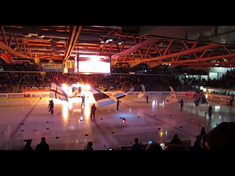 EHC Liwest Black Wings Linz - Einlauf der Spieler BWL - DEC (3:4 n.V.)