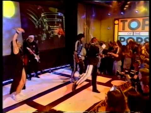 Kung Fu Fighting - REMIX 1998 - Bus Stop & Carl Douglas  -  Fantastic Performance!