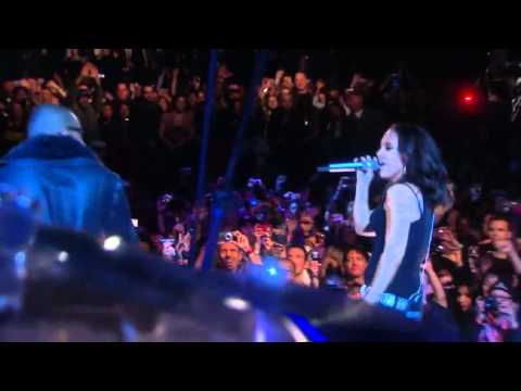 Alicia Keys & Jay-Z - Empire State of Mind LIVE NYC