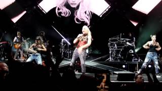 Gwen Stefani @ Irvine Meadows - Keep on Dancing