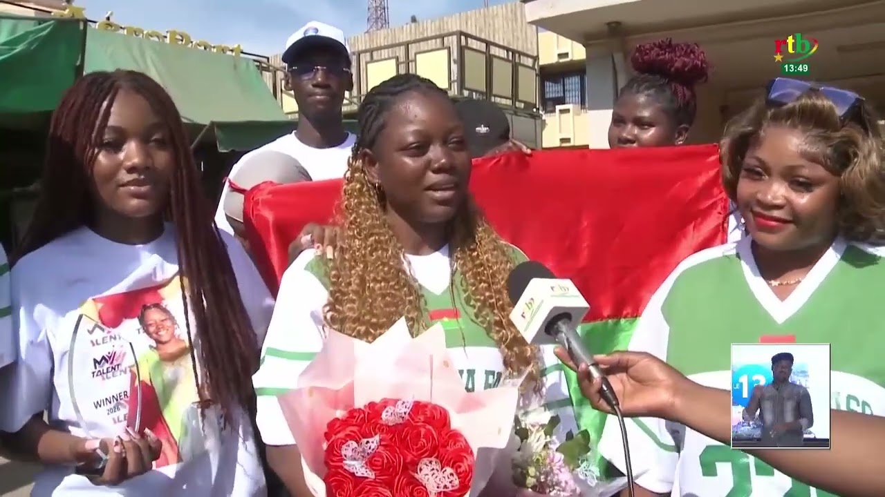 Couronnée à My Talent au Togo, Rahayna Ouédraogo reçoit l'accueil de ses fans à Ouagadougou.