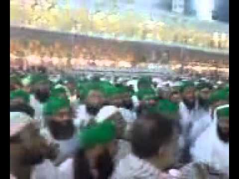 Dawat-e-Islami doing tawwaf around Kabah