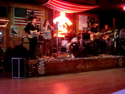 WENDELL RAY WITH COLDWATER CANYON AT THE COWBOY PALACE SALOON 1-1-2010 FILMED BY HOLLYWOODGILMAN.COM