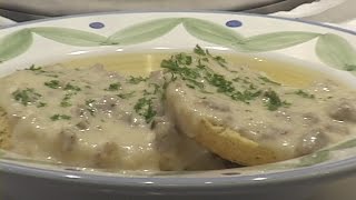 preview picture of video 'Biscuits & Country Sausage Gravy'