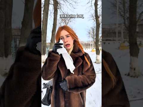 Sam wyrzeźbił żonę na nagrobku.