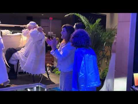 9/25/23-Yom Kippur services w/Doug Tessler play’n the music behind the dancing -See him at end~7of10