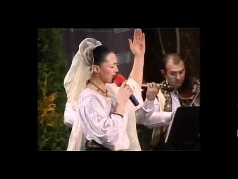 Cirstina Ana Maria-locul 1 la Festivalul national de muzica lautareasca,,Zavaidoc''2011.flv
