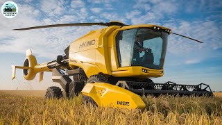Modern agricultural machinery makes the whole village amazed