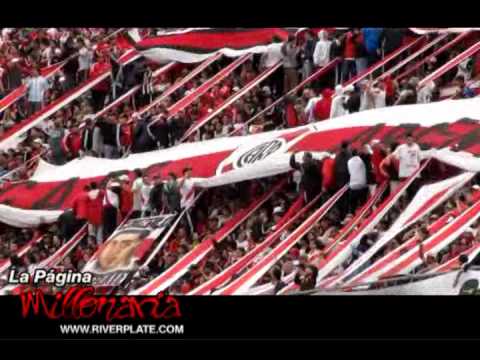 "Esta es la banda de River Plate" Barra: Los Borrachos del Tablón • Club: River Plate