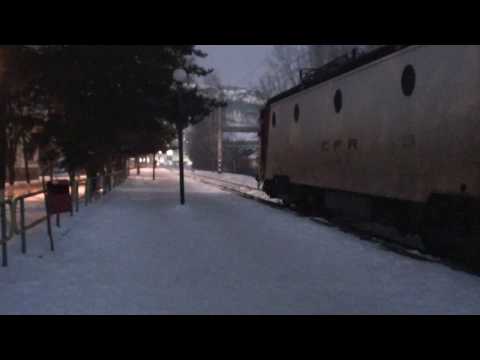 Trenul R4206 Bistrita Nord - Vatra Dornei pleaca din statia Vatra Dornei Bai - 02.01.2017