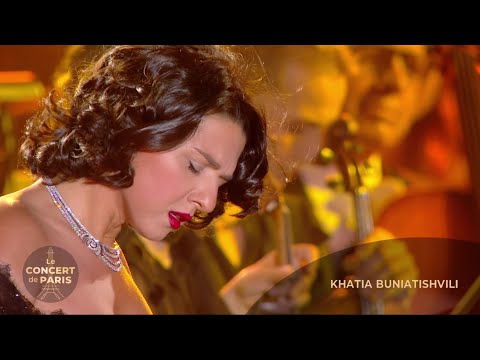 Khatia Buniatišvili - Mozart, Piano Concerto No. 23 II. Adagio