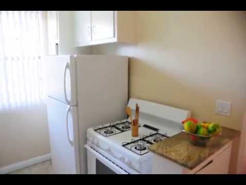 PL8340 - Unique Hollywood 1+1 w/Beamed Ceilings & Parking!