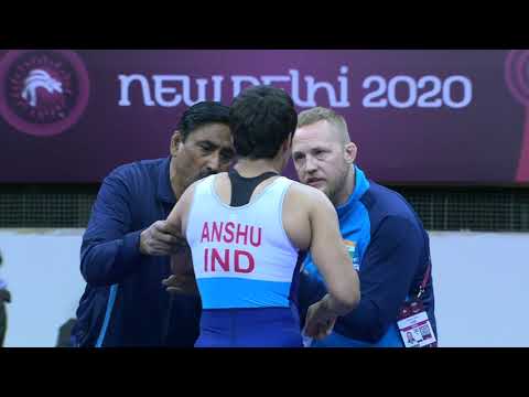 BRONZE WW - 57 kg: S. ESHMURATOVA (UZB) v. A. ANSHU (IND)