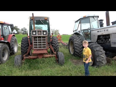 THE TRACTOR TRACKER - VINTAGE FARM TRACTORS