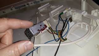 Prüfen ob das Thermostat (nicht Kondensator sorry) von dem Kühlschrank defekt ist