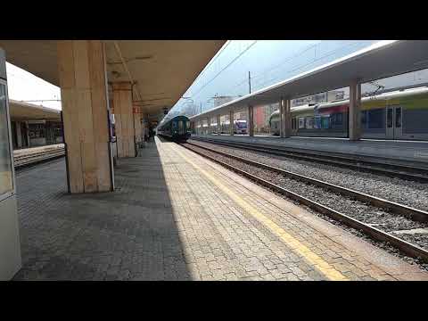 Treno regionale 10980 (loco E464-033) in partenza da Trento [Verona Porta Nuova - Bolzano/Bozen]