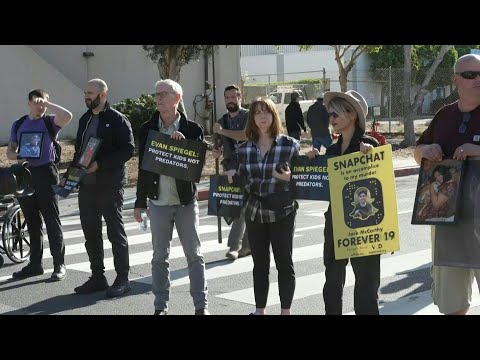 Video Thumbnail: Parents gather outside Snapchat office amid landmark social media addiction trial | AFP