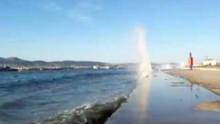 preview picture of video 'Degirmenderede Deniz Otobüsü Dalgaları'
