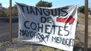 preview picture of video '(3D) Tianguis de Cohetes en Xoxocotla, Morelos, Mexico'