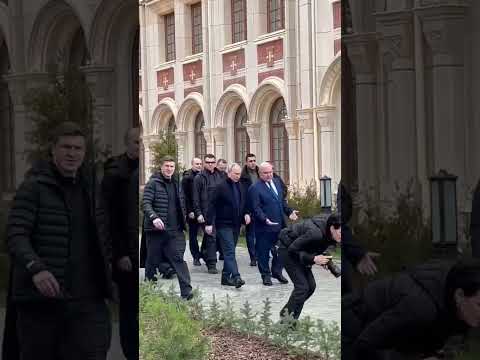 Vladimir Putin arrives in Crimea for reunification anniversary - Vladimir Putin chega à Crimeia