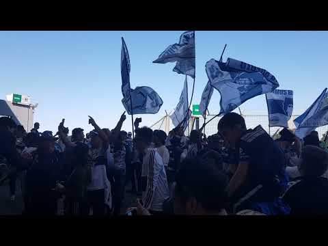 "Los Pibes Salimos Desde El Bosque Que Tripero Es El Barrio" Barra: La Banda de Fierro 22 &bull; Club: Gimnasia y Esgrima
