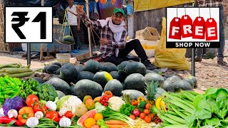 Selling Vegetables & Fruits For Free- Hilarious Public Reaction | सब कुछ 1 रुपये किलो में बेचा 😂