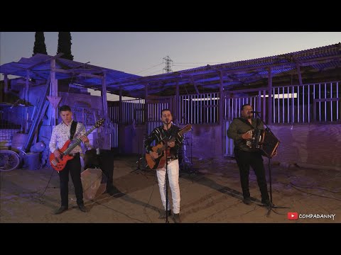 Grupo Los Muchachos - Popurri De Rancheras (En Vivo)