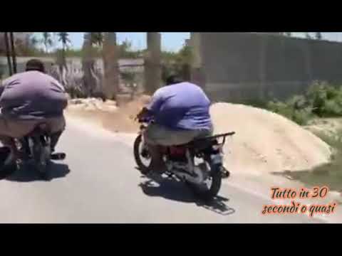 Scontro tra titani, folle gara in motocicletta