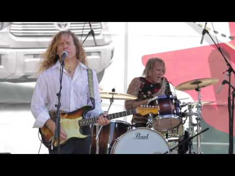 My Way Down - Chris Duarte at the 2016 Dallas International Guitar Show