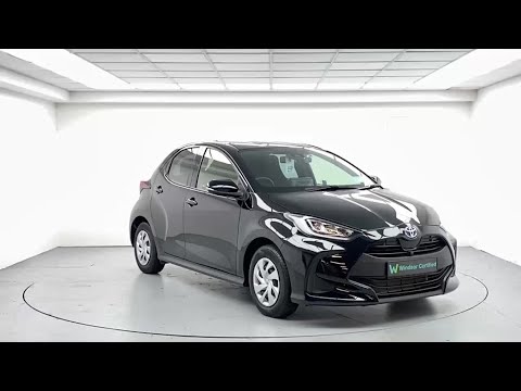 Toyota Yaris G Hyrbid - Image 2