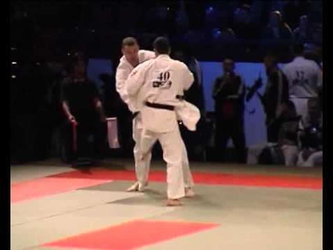Roman Zmora (Poland) vs Nicolae Stoian (Romania) - Warsaw 2004 Kyokushin Karate