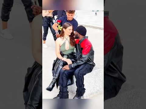 Giving flowers to strangers #flower #foryou #happy #surprise #tiktokusa #roses