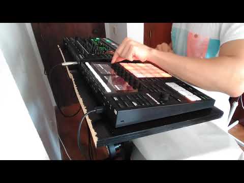 AM snapshot #9 - Making a minimal wave track from scratch on Maschine mk3 and Roland TR8S