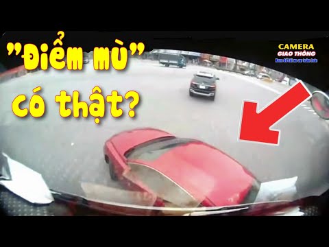 [ATGT] Không rõ xe gì mà "điểm mù" to quá, rẽ kiểu này thì dở rồi...