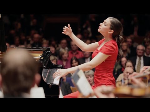 Frédéric Chopin: Piano Concerto No. 1 e-minor (Olga Scheps live)