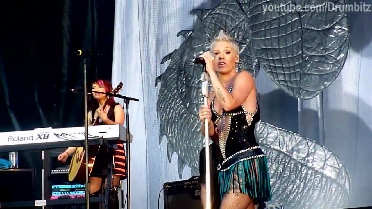 [HD] Pink & Butch Walker - Mean @ Live In St. Petersburg. Tuborg Greenfest - YouTube
