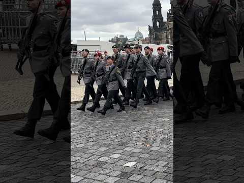 Ehrenzug OSH Dresden 🦅🇩🇪 #bundeswehr #militär #tradition #soldaten #parade #g36 #marsch