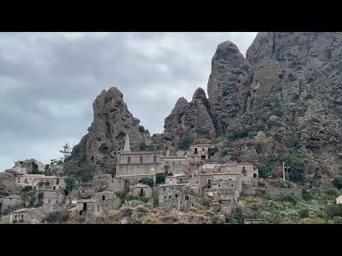 Un Giorno a Pentedattilo, paese in provincia di Reggio Calabria