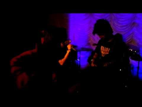 BRUTAL MASSACRE - METAL CHICK (LIVE)