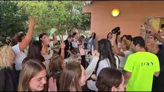 בלבון מחכים לשובו של אלון אהל (מטה המשפחות) (חדשות ערוץ 7) - התמונה מוצגת ישירות מתוך אתר האינטרנט יוטיוב. זכויות היוצרים בתמונה שייכות ליוצרה. קישור קרדיט למקור התוכן נמצא בתוך דף הסרטון