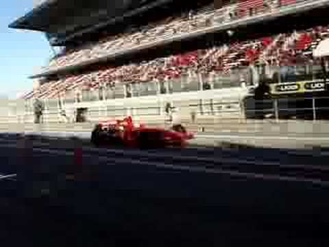 Montmelo F1 tests 14-02-2007 Ferrari pitlane