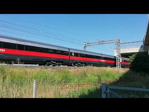 Treno Frecciarossa 500 in transito sul punto neutro di San Zenone al Lambro (MI)