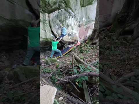 Din Port în Pod 7C - Bouldering Sihla