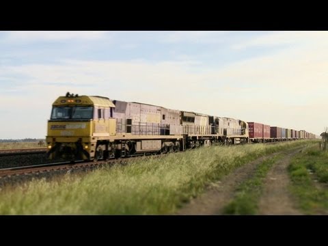 Long Patrick's Container Freight Train heads towards Melbourne - Trains and Railways in Australia