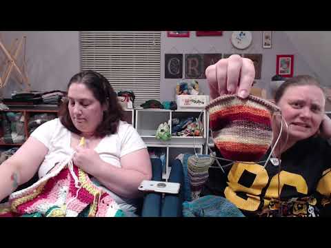 TheKnitGirllls Ep456 - It All Happens On The Weekend