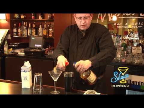 How to Make a Brandy Alexander Cocktail