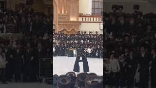 Download lagu Boyan Rebbe Dances With His Einikel At His Wedding (Menachem Av 5784) mp3 Download lagu Boyan Rebbe Dances With His Einikel At His Wedding (Menachem Av 5784) mp3
