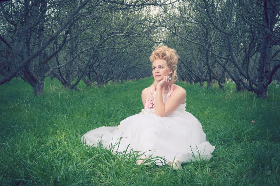 Marie Antoinette: A Strobist Tutorial