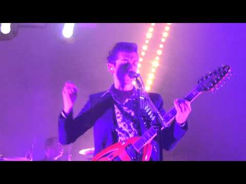 Arctic Monkeys Intro - Do I Wanna Know? Live Milano 2013 Full HD1080p