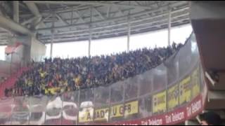 FB taraft. İzmir Marşını söylüyor, GS taraftarı alkış ile karşılık ver